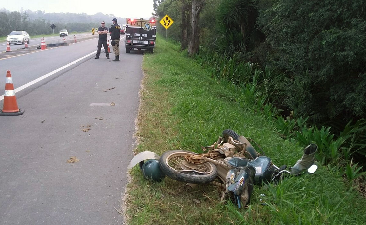 O acidente aconteceu no quilômetro 156 da BR-476, a Rodovia do Xisto. Fotos: Divulgação/Polícia Rodoviária Federal.