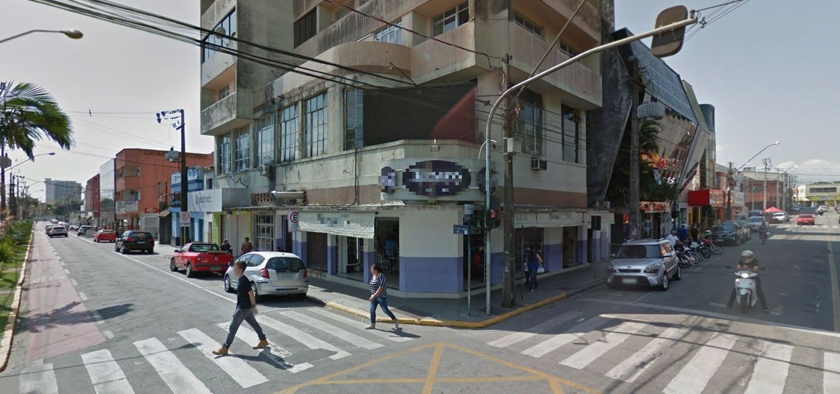 Homem morreu após levar 14 golpes de faca no Centro de Paranaguá. Foto: Reprodução/Google Maps