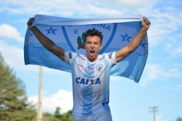 Dagoberto agora veste a camisa do Londrina. Foto: Gustavo Oliveira/Londrina Esporte Clube