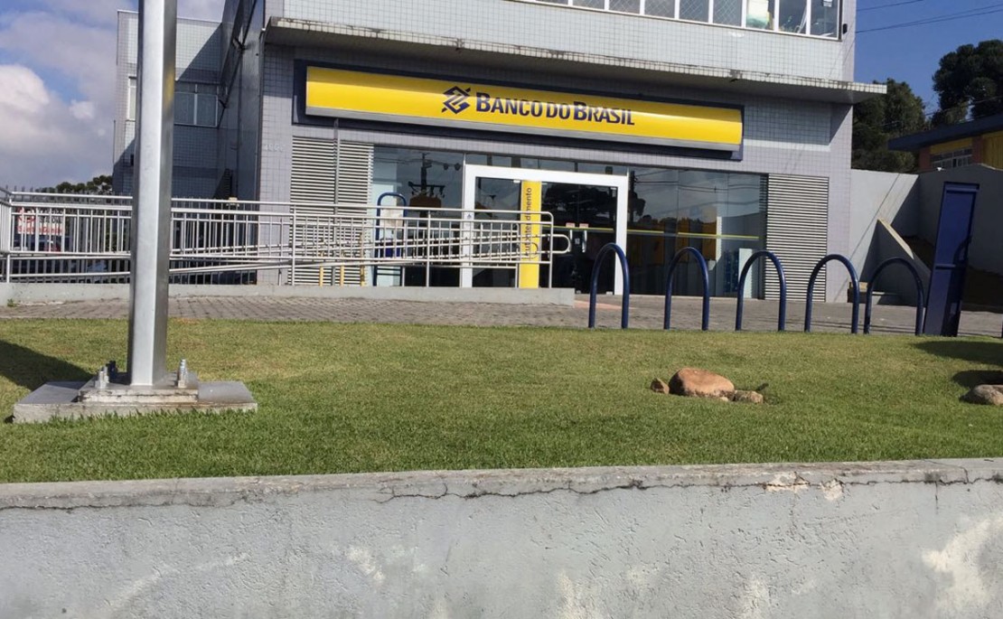 Ação desastrada ocorreu em uma agência do Banco do Brasil no bairro Xaxim. Foto: Divulgação/PM.