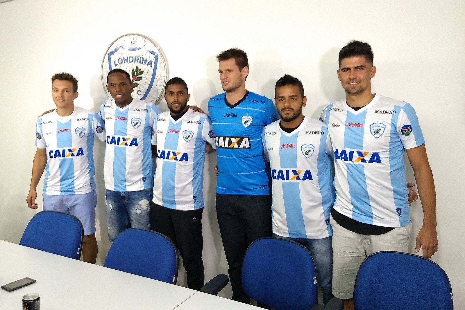 Eis o pacotão do Londrina: Dagoberto, Patrick Vieira, Luccas Brasil, Vágner, Matheus Olavo e Leandro Almeida. Foto: Rodrigo Saviani/GloboEsporte.com