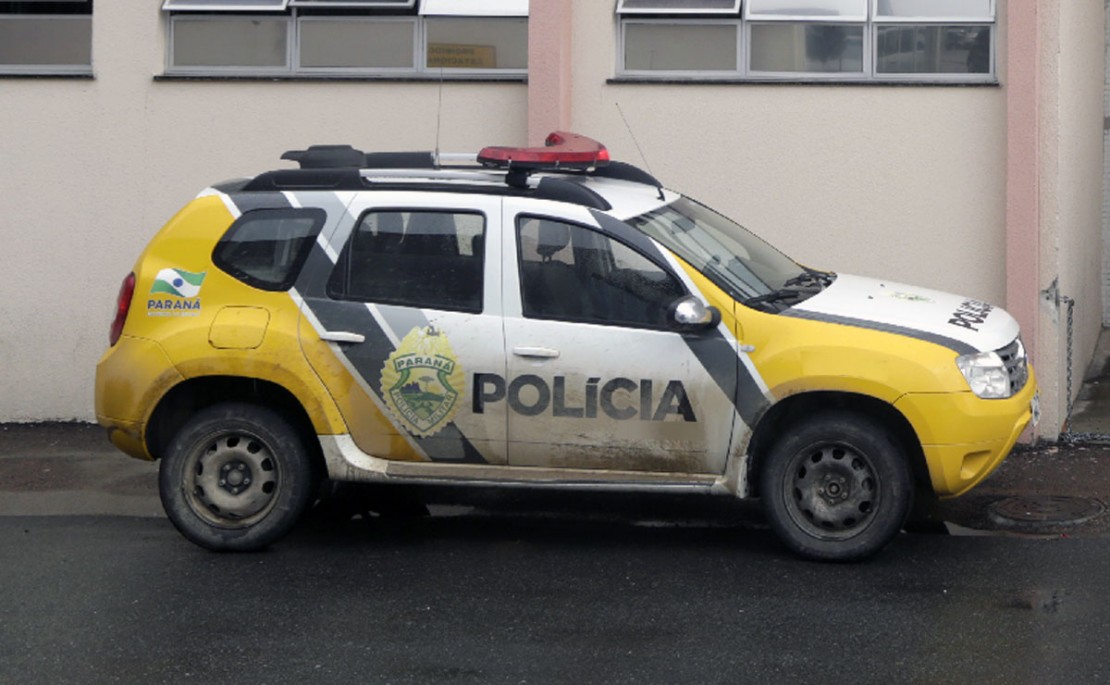 Viatura em que os policiais foram encontrados dormindo é como esta, modelo Duster. Foto: Arquivo.