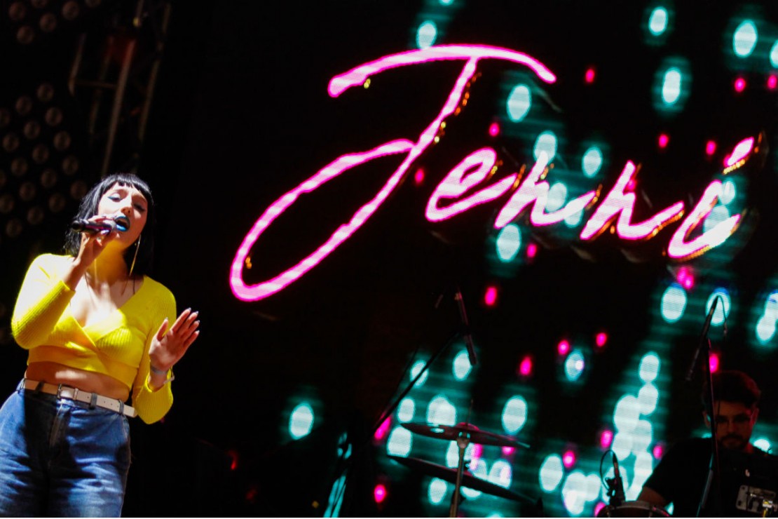 Curitibana Jenni Mosello foi o destaque feminino do palco do backstage. Foto: Vitor Augusto/Divulgação.