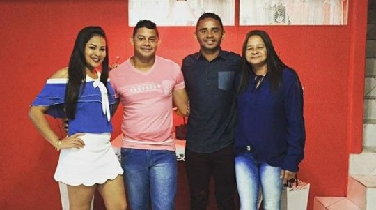 Deivid, a mãe e os irmãos. Foto: Arquivo pessoal