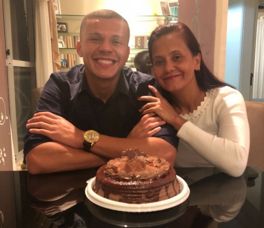 Thalisson e dona Maria de Fátima. Foto: Arquivo pessoal