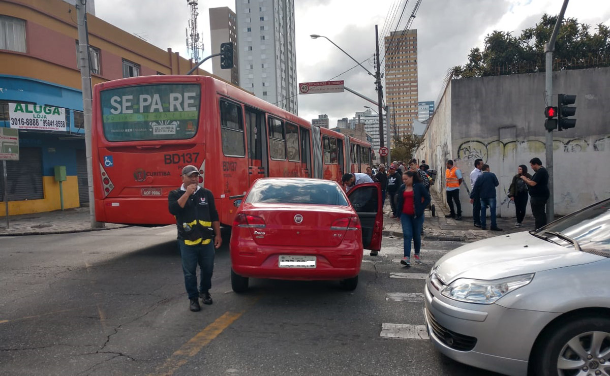 Colisão causou bloqueio parcial no trânsito na região. Foto: Divulgação/Setran