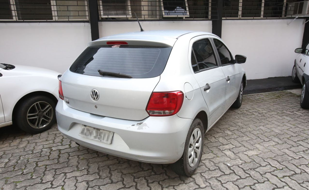 Junto com o suspeito, foi apreendido um veículo Gol que teria sido usado no roubo. Foto: Colaboração