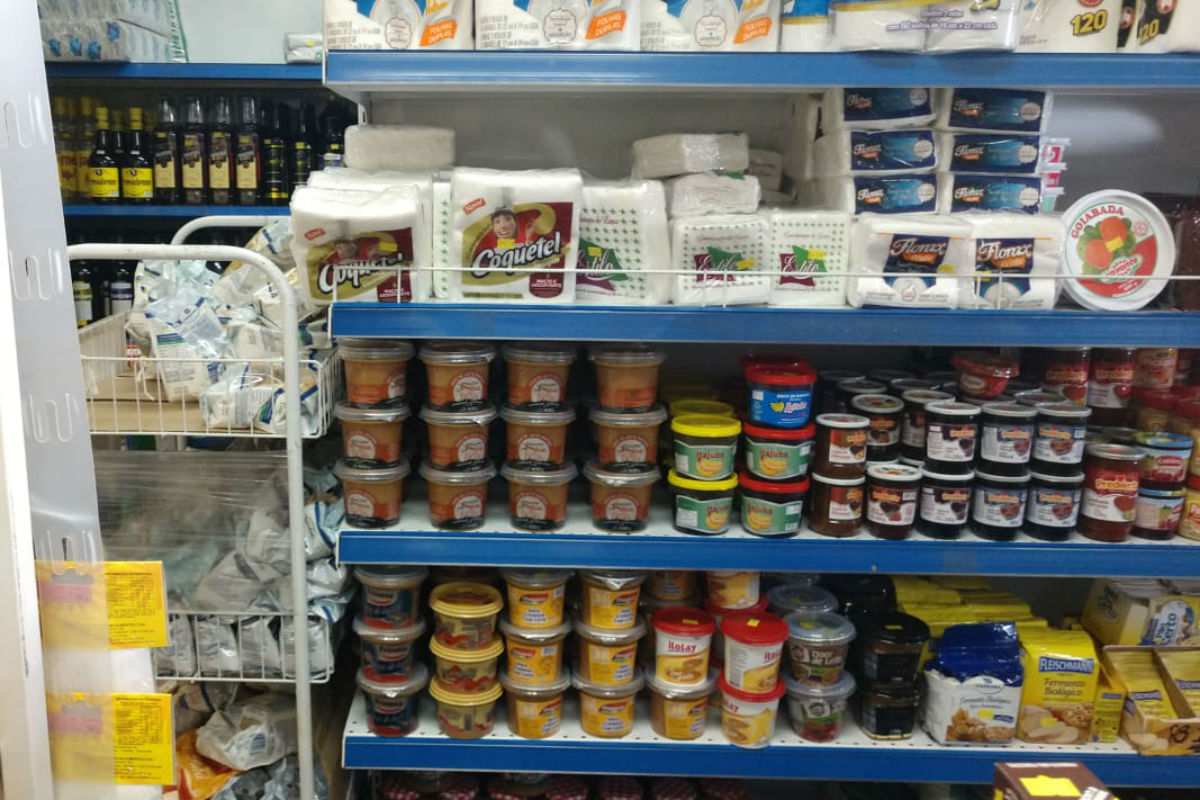 Potes de doce de leite também faziam parte da carga roubada. Foto: Polícia Civil 