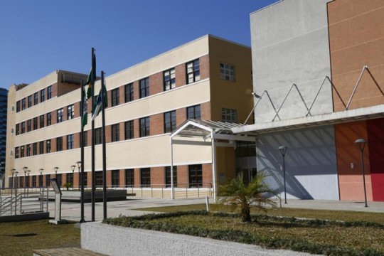 Entrada do novo campus será pelo prédio anexo, na Avenida Sete de Setembro, ao lado do Shopping Estação. Foto: Aniele Nascimento/Gazeta do Povo