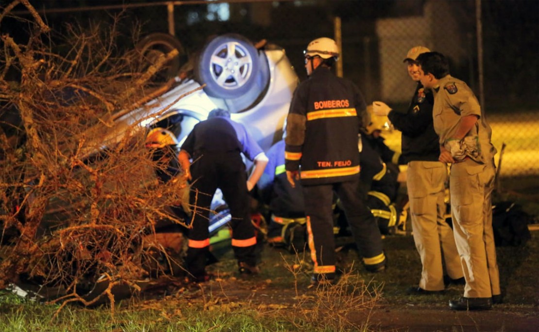 Acidente aconteceu na Rua Manife Tacla, no Pilazrzinho. Foto: Lineu Filho