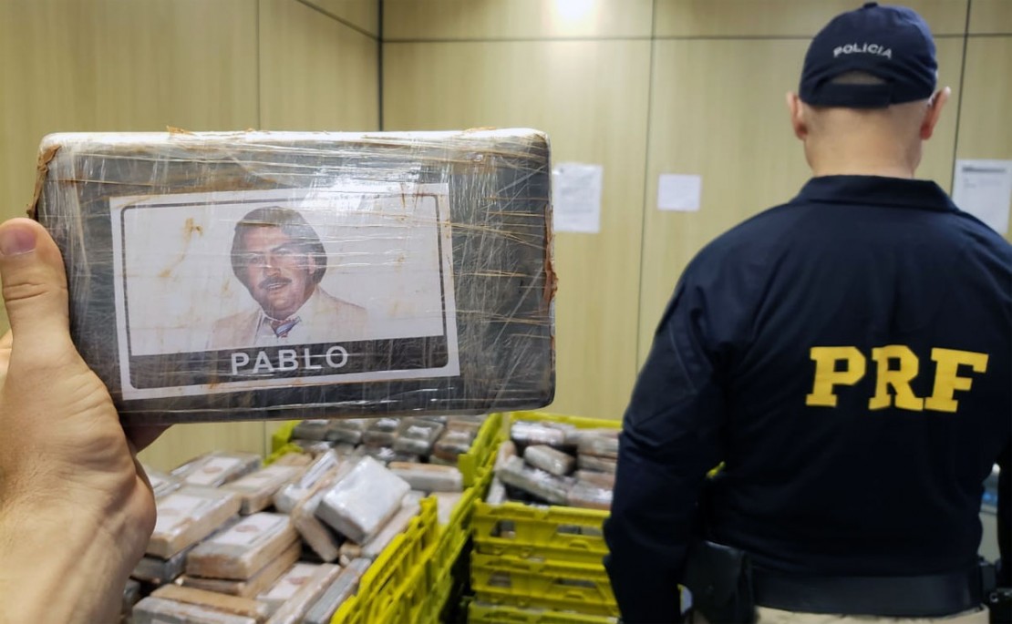 Droga apreendida pela PRF em São José dos Pinhais tinha o 'selo' Pablo Escobar. Foto: Divulgação/PRF.
