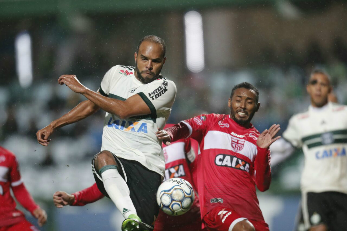 Coxa vem fazendo a lição de casa, mas não está convencendo na Série B. Foto: Albari Rosa