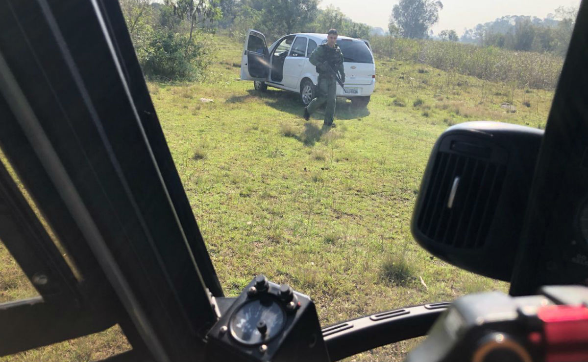Meriva tinha sido roubado no Sítio Cercado e foi localizado no Boqueirão. Foto: Divulgação/Polícia Militar 