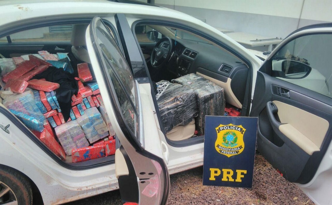 Carro estava com 700 quilos de maconha. Foto: PRF.