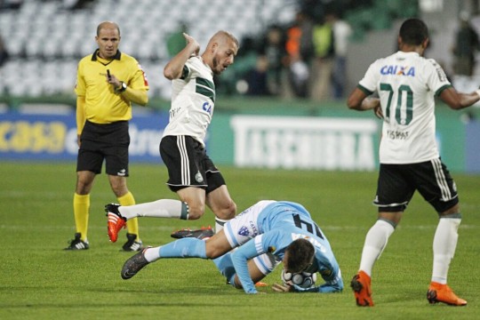 Uillian Correia marcou muito e jogou bem. Foto: Felipe Rosa