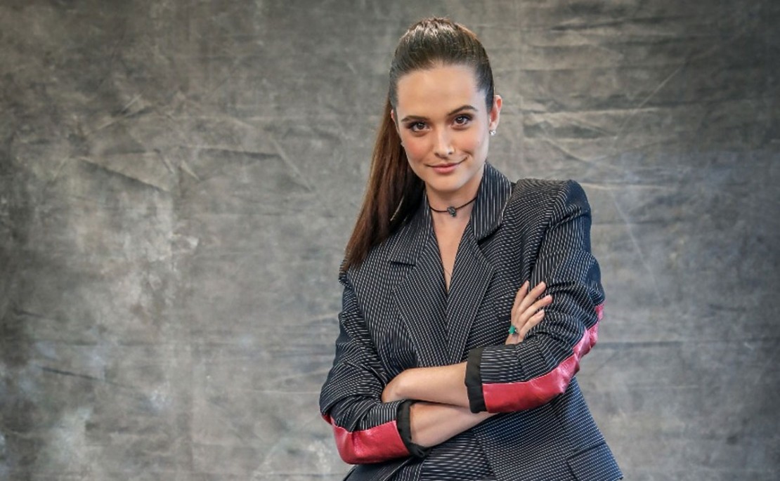 Juliana Paiva term grande desafio ao assumir papel de protagonista em O Tempo Não Para. Foto: Divulgação.