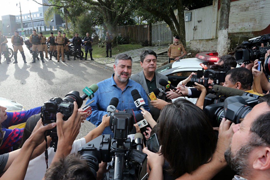 Deputados federais Paulo Pimenta e Wadih Damous criticam decisão do TRF-4 em "voltar atrás" e manter o ex-presidente Lula preso. Foto: Albari Rosa
