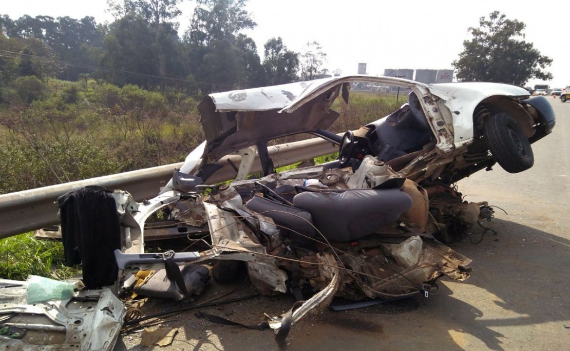 Mulher não resistiu e um homem foi encaminhado ao hospital com um helicóptero. Foto: Gerson Klaina/Tribuna do Paraná.