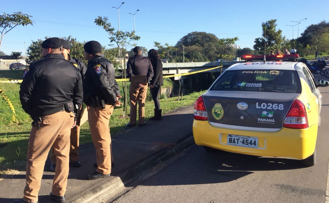 Vítima foi achada boiando de bruços e sem sinais aparentes de agressão. Foto: Felipe Rosa