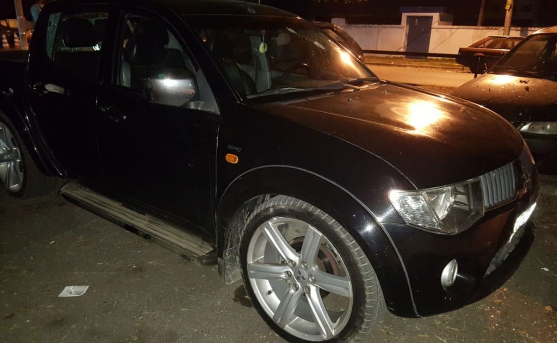 O carro foi recuperado na Estrada do Ganchinho, no bairro Umbará, em Curitiba.