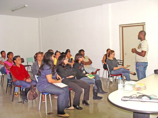 Exemplo de palestra promovida para beneficiários do programa, neste caso, em Belo Horizonte. Foto: Erica Sanny