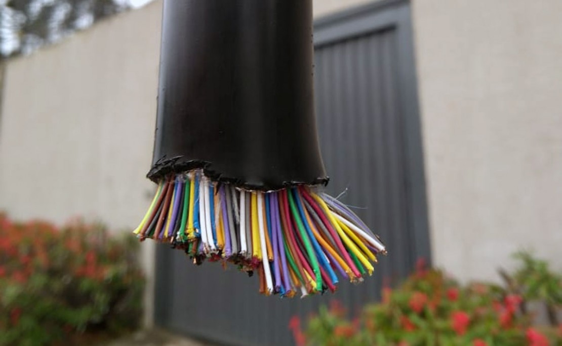 Roubo de cabos deixou muita gente offline em Curitiba! Foto: Gerson Klaina.