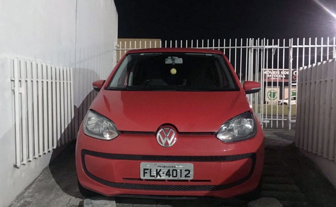 Suspeito estava com um carro, um Volkswagen UP, que tinha sido usado em outro roubo na região. Foto:Divulgação/PM.