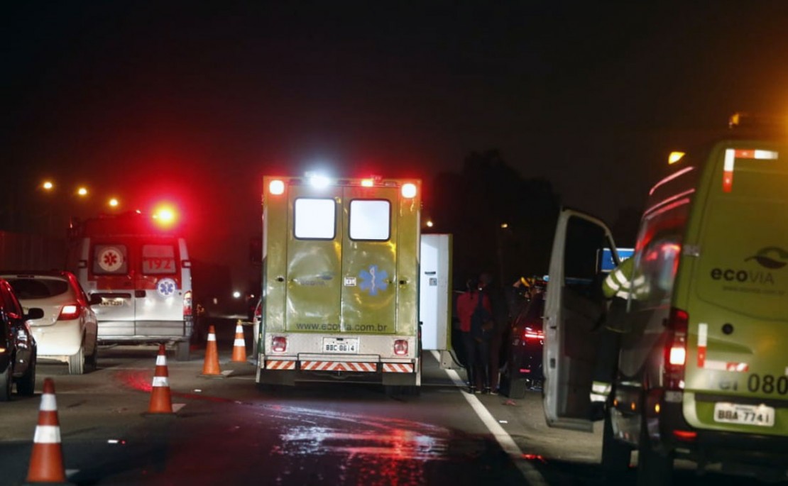 Mulher não resistiu após ser atropelada por vários carros. Foto: Lineu Filho.