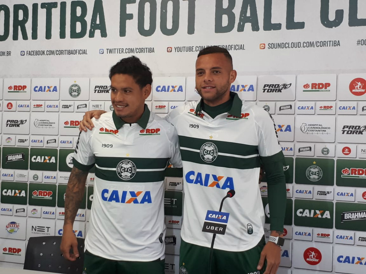 Carlos Eduardo e Guilherme foram apresentados nesta terça-feira (14). Foto: Moreno Valério/Gazeta do Povo