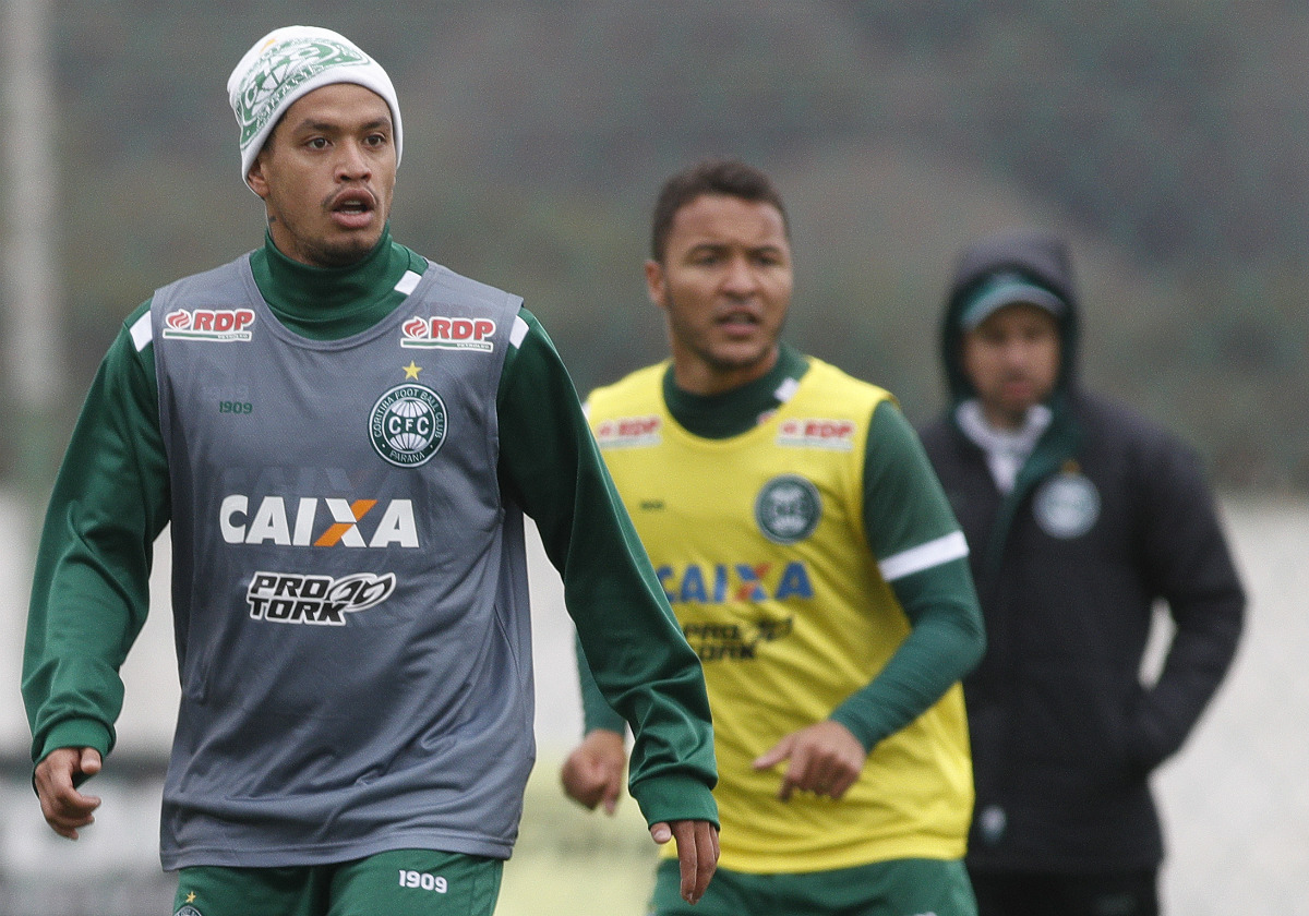 Carlos Eduardo já jogou por Paraná Clube e Coritiba este ano. Foto: Jonathan Campos