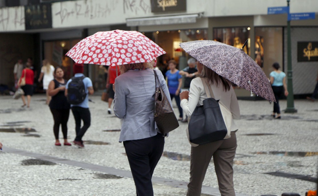 Frente fria pode provocar temporal no domingo. Foto: Átila Alberti/Tribuna do Paraná.