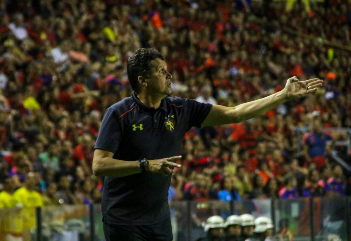 Com Claudinei Oliveira, Sport chegou a ser vice-líder do Brasileirão. Foto: Williams Aguiar/Sport Club do Recife