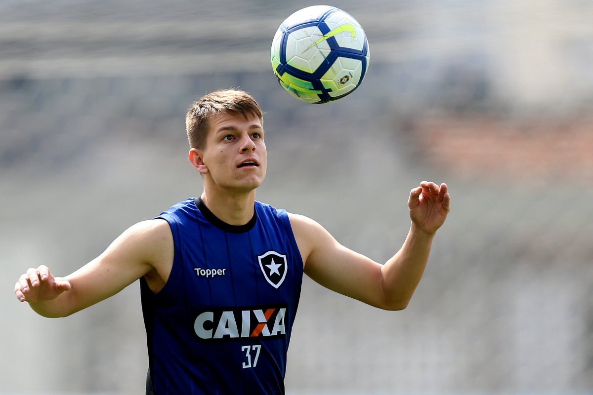 João Pedro também se destacou no Paraná em 2017 e ainda busca espaço no time carioca. Foto: Vitor Silva/SSPress/Botafogo