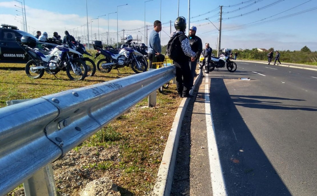 O homem chegou a ser socorrido pelo Siate, mas não resistiu dentro da ambulância. Foto: Gerson Klaina.