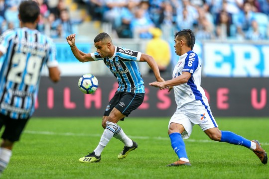 Igor acabou cometendo pênalti em Alisson. Foto: Lucas Uebel/Grêmio FBPA