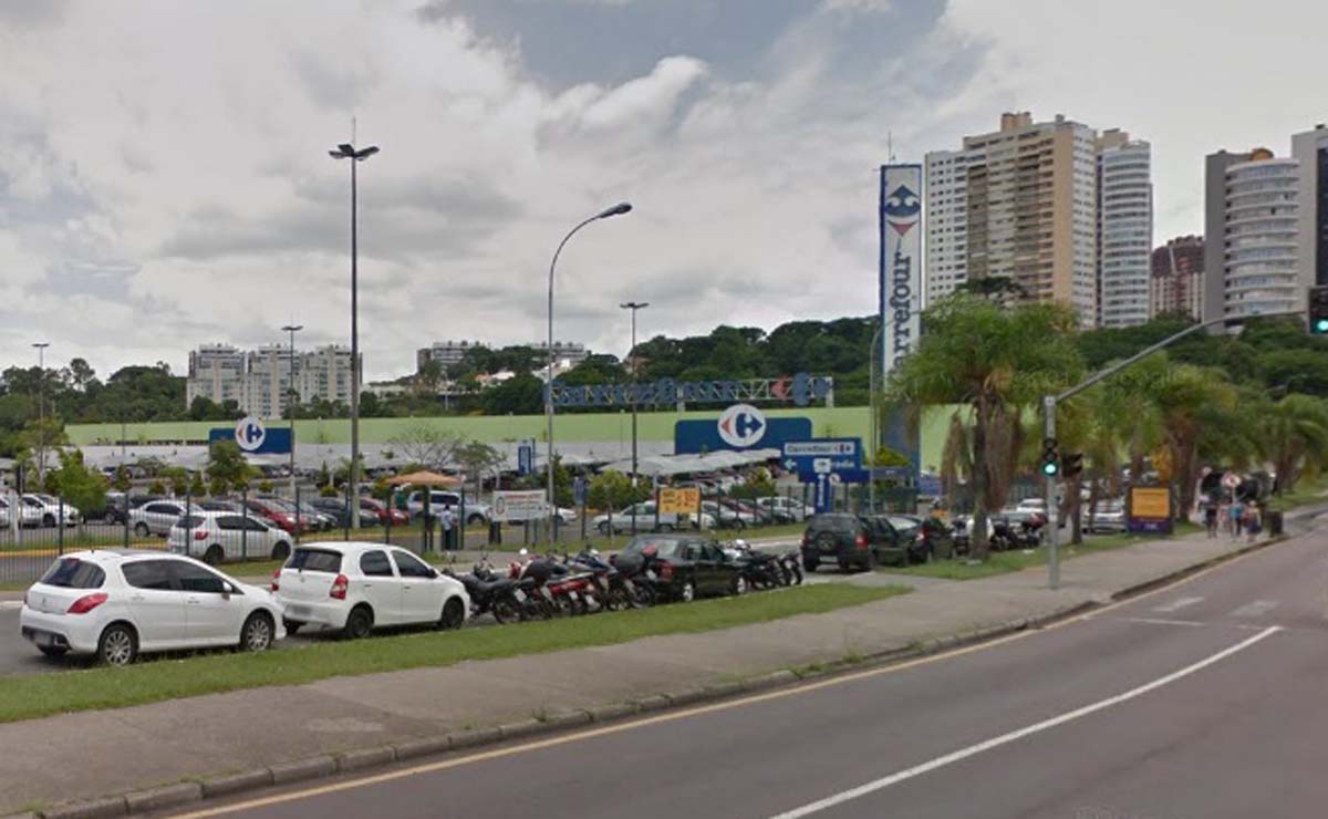Carrefour Curitiba faz promoção do R$ 1.