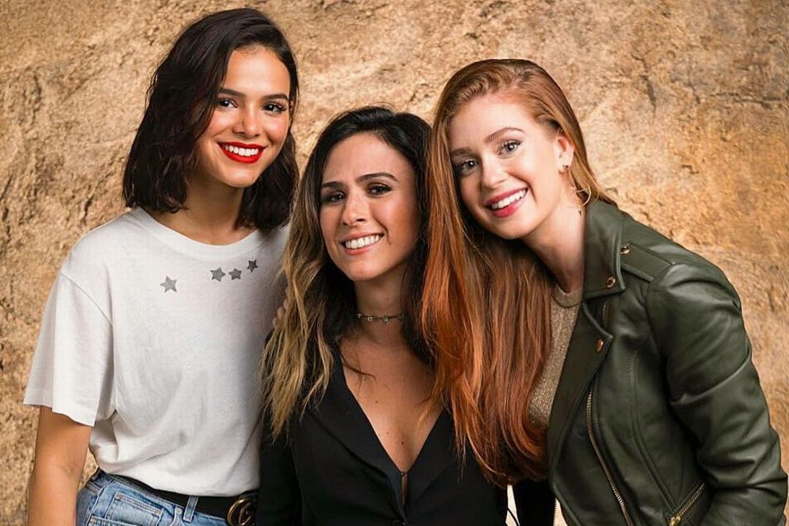 Bruna Marquezine e Marina Ruy Barbosa com Tatá Werneck, durante as gravações da novela Deus Salve o Rei. Foto: Reprodução/Instagram