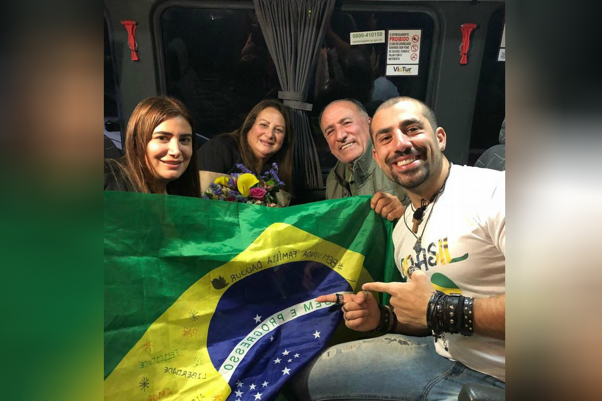 Kaysar com sua família já em Curitiba, neste sábado. Foto: Reprodução/Instagram