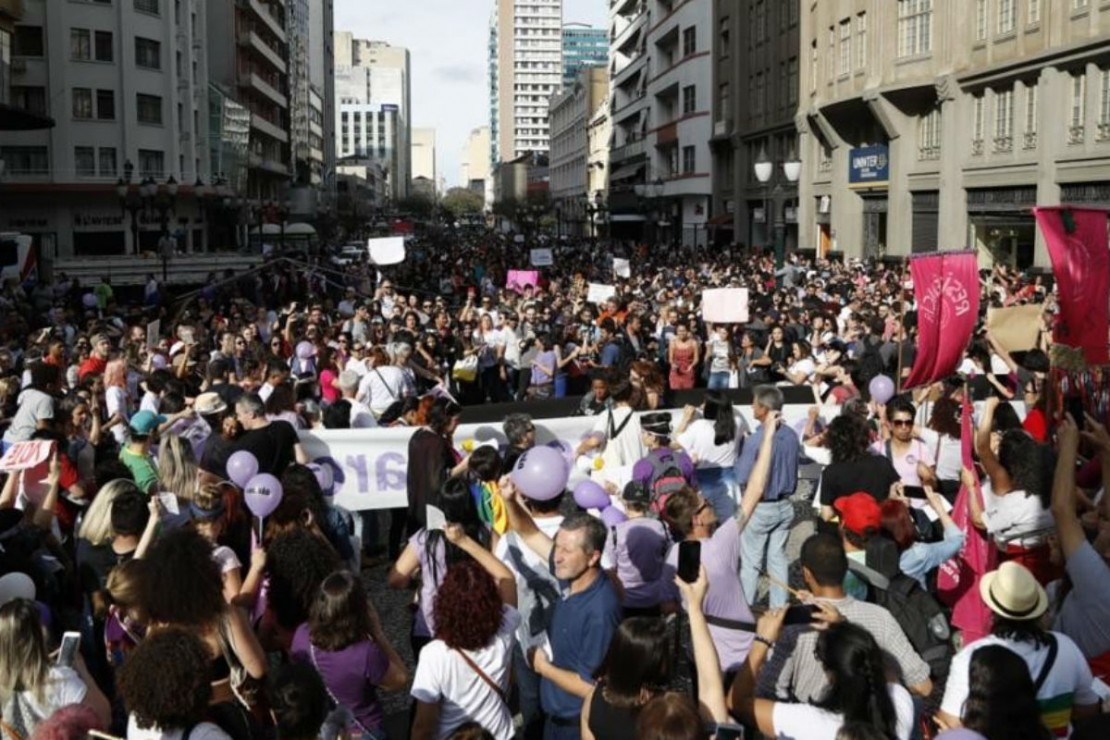 Concentração de manifestantes na Boca Maldita, no Centro de Curitiba. Foto: Jonathan Campos/Gazeta do Povo