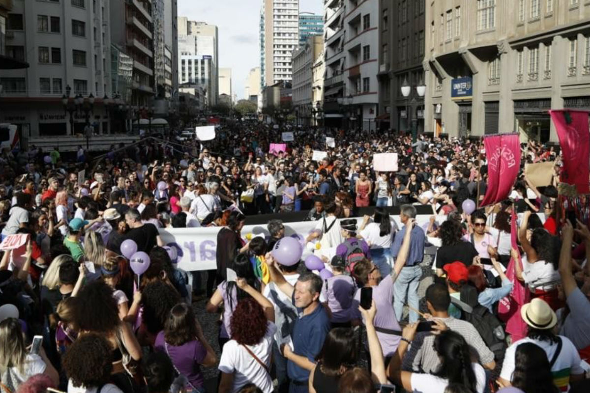Concentração de manifestantes na Boca Maldita, no Centro de Curitiba. Foto: Jonathan Campos/Gazeta do Povo