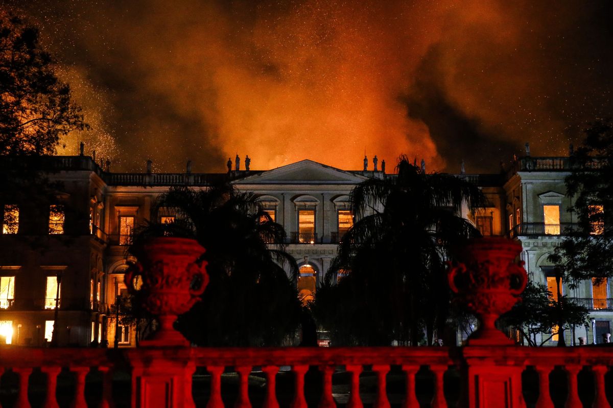 Incêndio destruiu o Museu Nacional na noite deste domingo. Foto: Tânia Rego/Agência Brasil