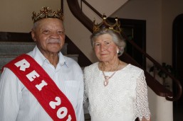 Um dos tradicionais momentos do baile é a escolha do rei e da rainha. Foto: Átila Alberti/Arquivo/Tribuna do Paraná