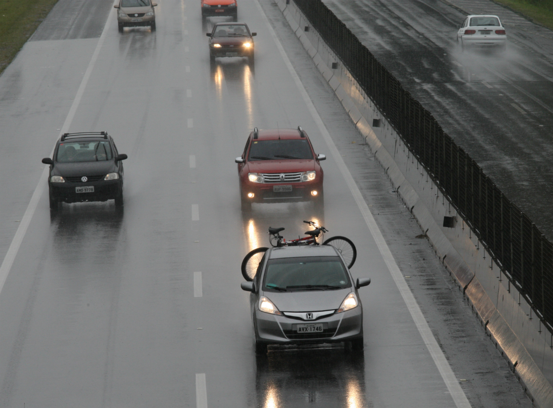 Devido ao feriado do Dia do Professor, movimento nas estradas deve ser muito grande nesta segunda-feira.