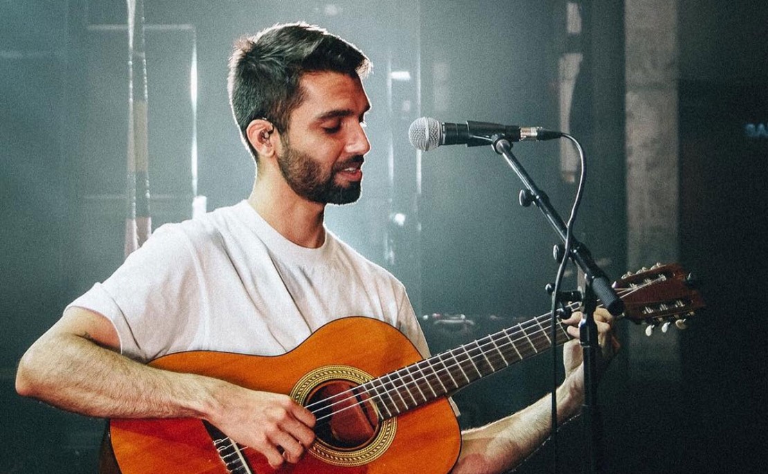 Silva se apresenta neste sábado em Curitiba. Fotos: Reprodução/Instagram.