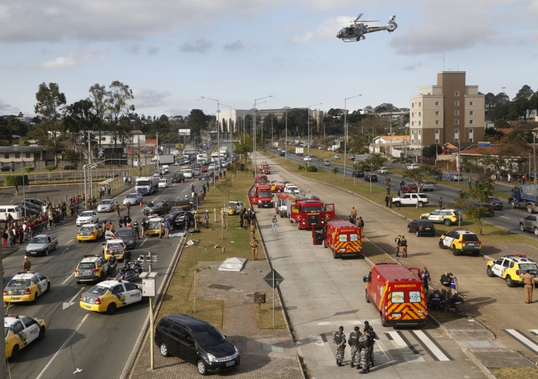 Viatura da PM perde o controle, atropela e mata quatro pessoas em tragédia na Linha Verde. Foto: Átila Alberti/Arquivo/Tribuna do Paraná