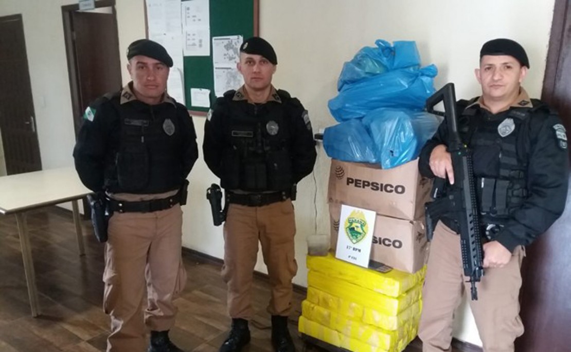 PMs apreendem 213 kg de maconha em Fazenda Rio Grande.