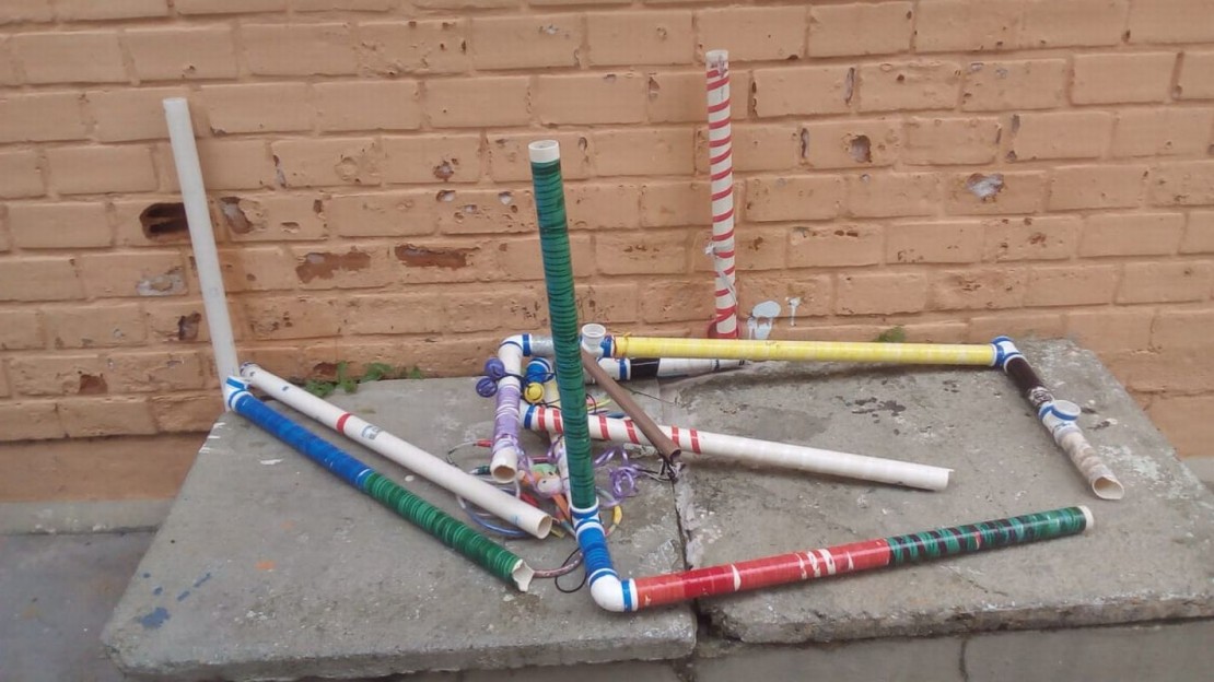 Brinquedos foram destruídos em ação de vândalos no CMEI Cajuru. Foto: Reprodução/Facebook