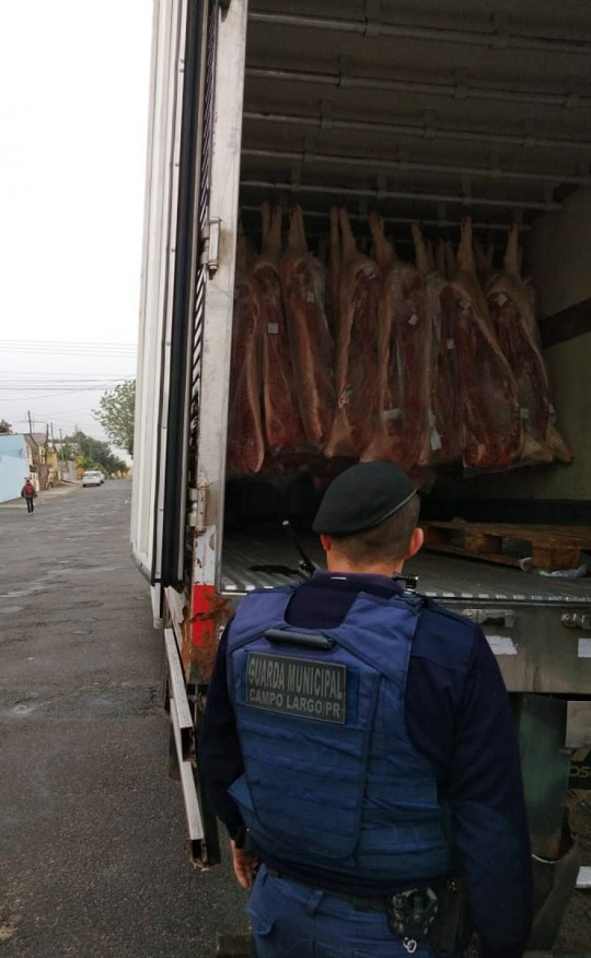 Caminhão abandonado é encontrado em Campo Largo.
