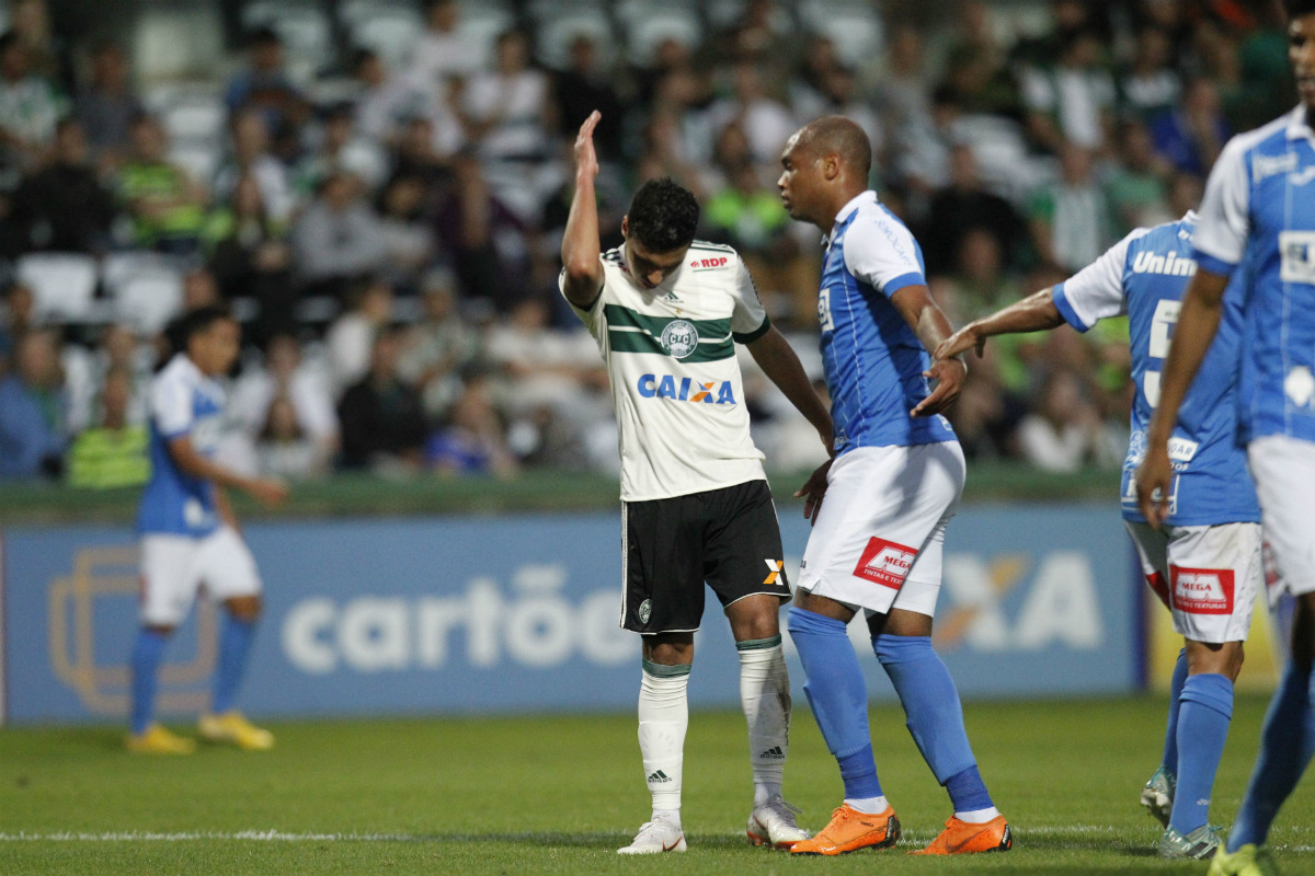 Diante do São Bento, Coritiba chegou a abrir 2x0 no Couto Pereira, mas permitiu o empate. Foto: Felipe Rosa