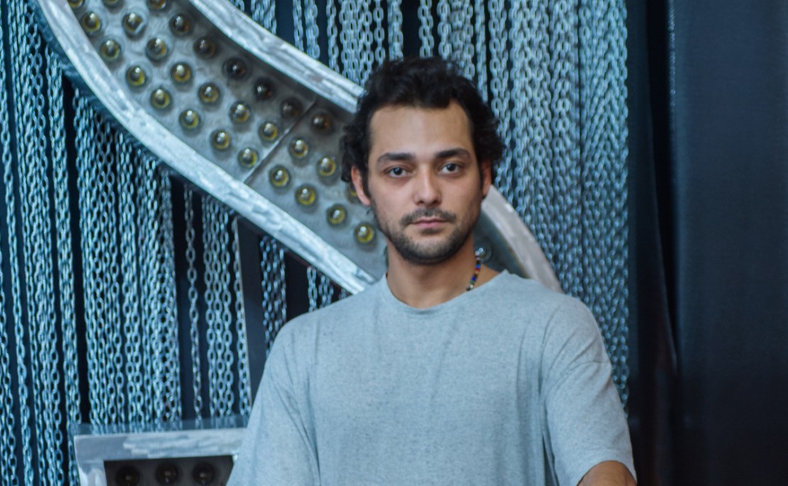 Eduardo Sterblitch vai aparecer completamente pelado no Amor & Sexo.